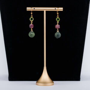 Mehrfarbige Ohrringe mit Glas und Edelstein