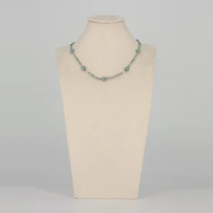 Chalcedon Halskette mit facettierten Steinperlen von Senai Jewels, handgefertigt in Zürich