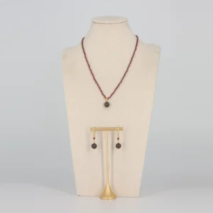 Granat Schmuckset mit Anhänger von Senai Jewels, handgefertigt in Zürich