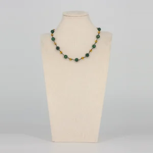 Grüne Halskette mit facettierten Perlen von Senai Jewels, handgefertigt in Zürich
