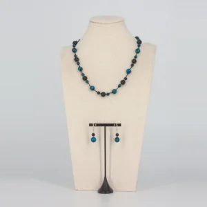 Blaues Tigerauge Schmuckset mit dunkelblauen Perlen von Senai Jewels, handgefertigt in Zürich