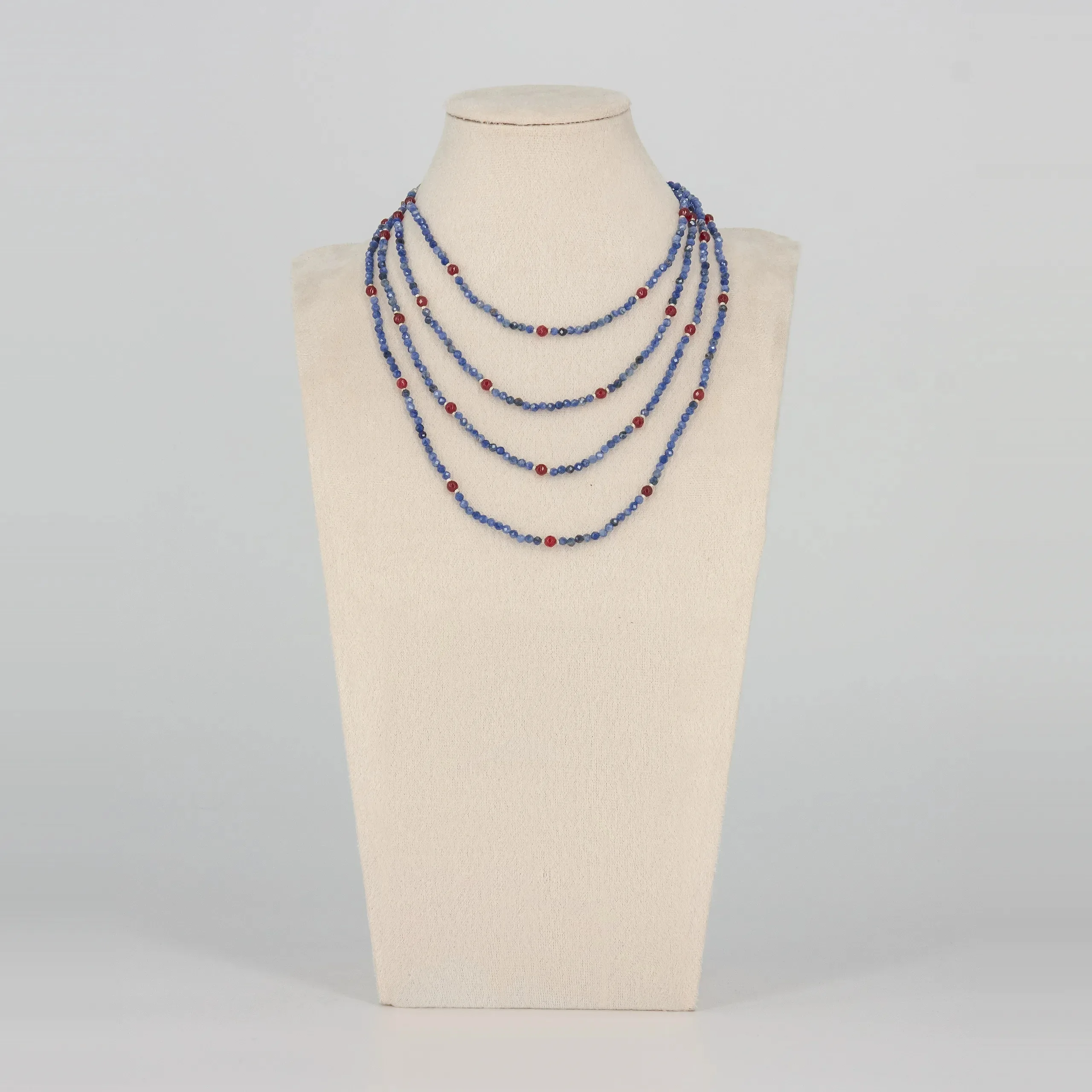 Sodalith Kette & Armband mit rotem Chalcedon von Senai Jewels, handgefertigt in Zürich