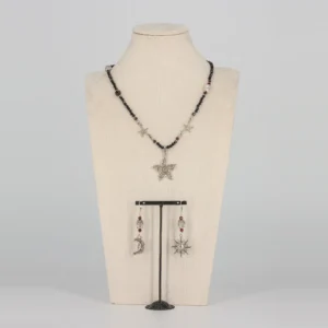 Spinell Granat Schmuckset mit Symbolanhängern von Senai Jewels, handgefertigt in Zürich
