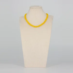 Gelbe Halskette mit Knoten von Senai Jewels, handgefertigt in Zürich