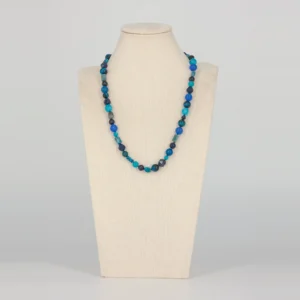 Blaue Steinperlen Halskette mit Knoten von Senai Jewels, handgefertigt in Zürich