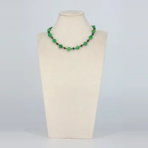 Grüne Halskette in zwei Grüntönen von Senai Jewels, handgefertigt in Zürich