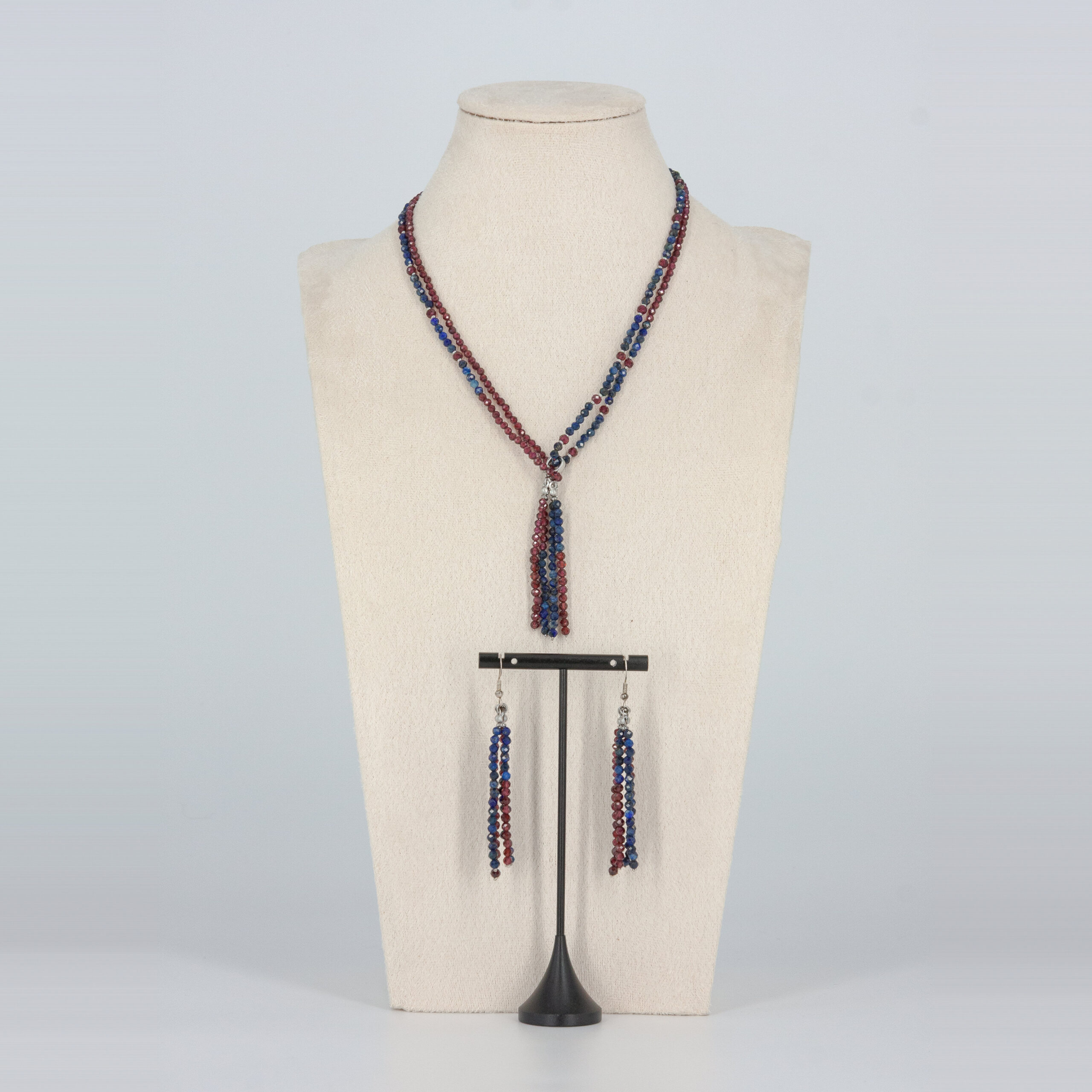 Granat und Lapislazuli Halskette & Armband mit zweifarbiger Quaste und Ohrringen – dritte Ansicht