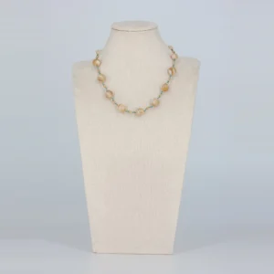 Beige Perlmutt Halskette mit Knoten von Senai Jewels, handgefertigt in Zürich