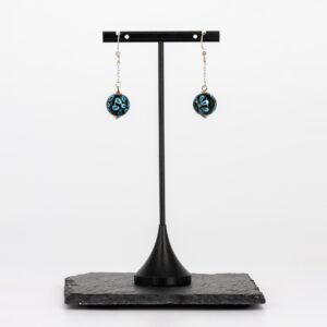Glasperlen Ohrringe Schwarz-Türkis von Senai Jewels, handgefertigt in Zürich