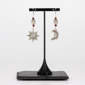senai-jewels-ohrringe-044 Spinell Granat Schmuckset mit Symbolanhängern – Ohrringe des Sets