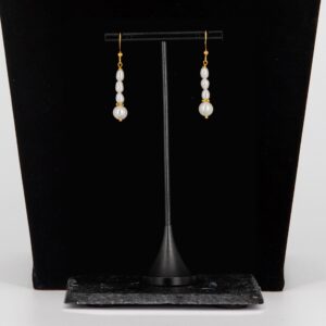 Vierstufige Perlenohrringe von Senai Jewels, handgefertigt in Zürich