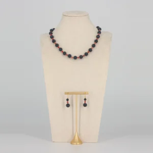 Dunkelblaues Schmuckset mit rotem Jaspis